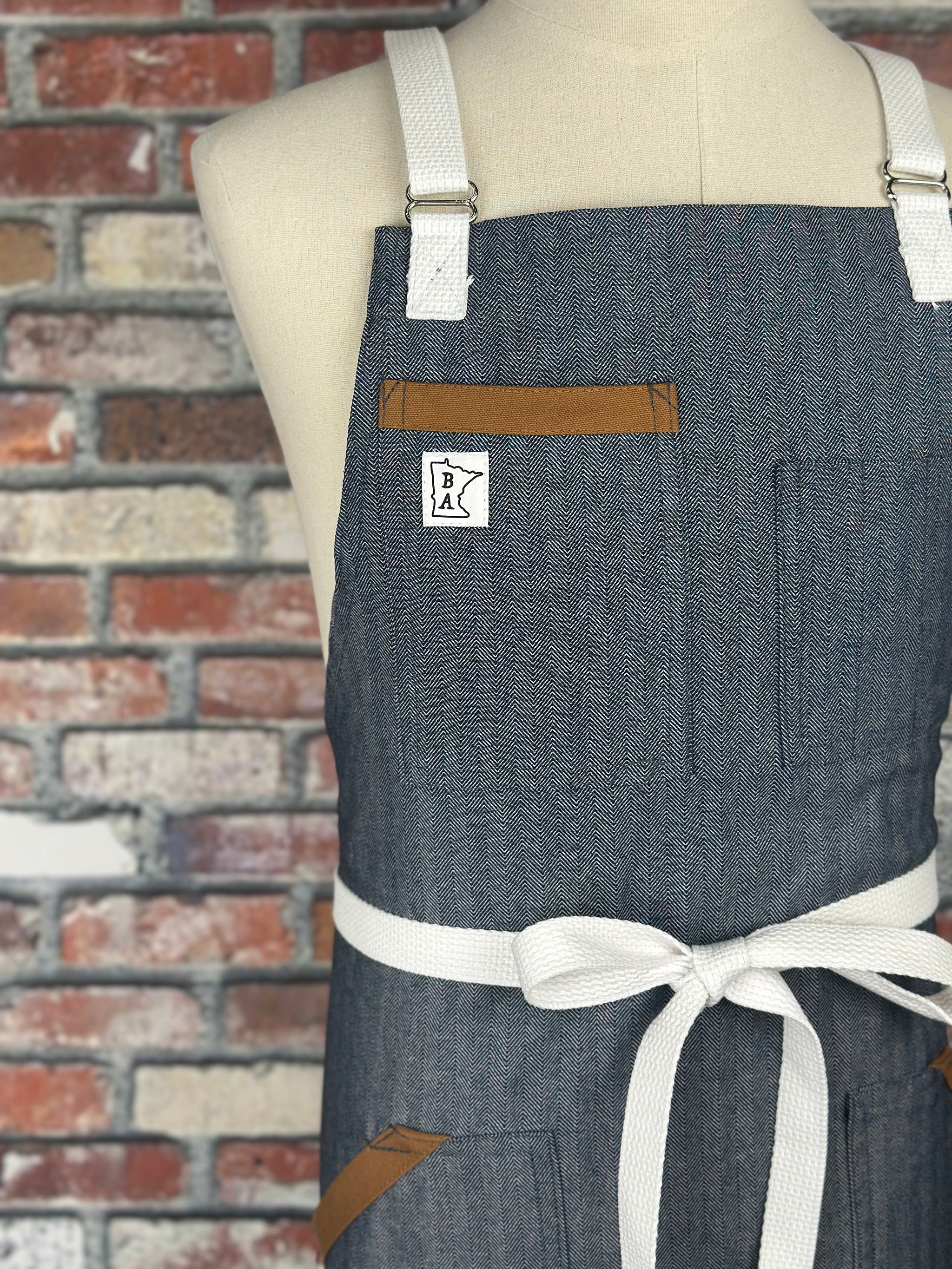 Chef's Kiss – Craftmade Aprons